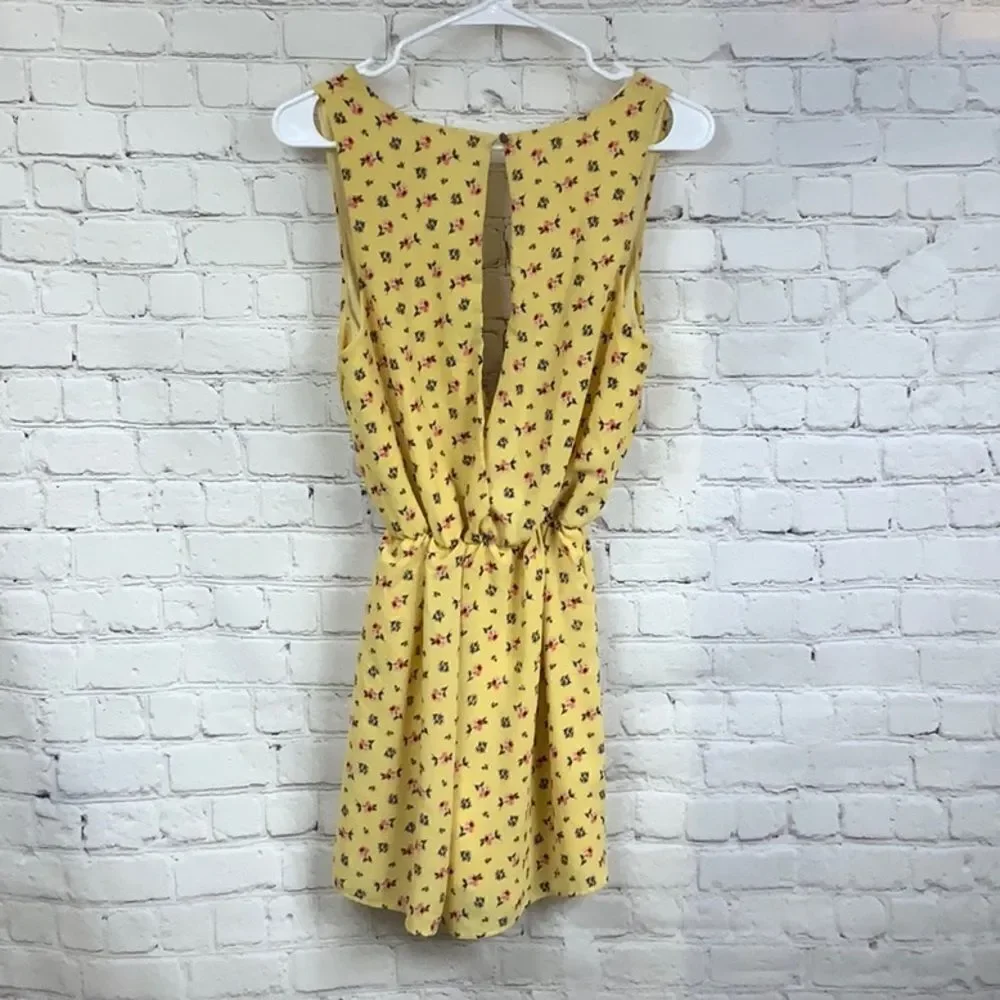 Anthro Everly Yellow Floral Romper Surplice Open Back Mini M Feminine Coquette